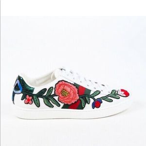 Women’s Gucci low top sneaker (flower embroidery)